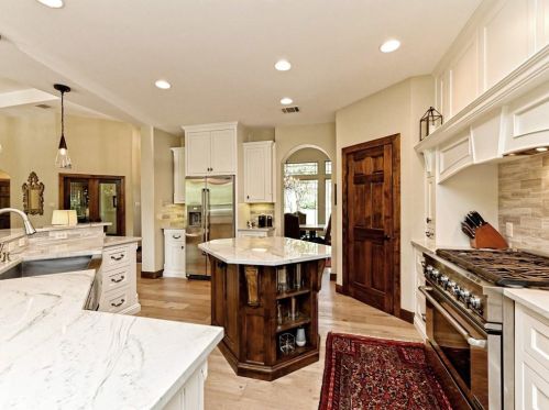 1501 Cyn Edge Dr, Austin TX  78733-2000 exterior