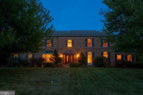 1991 Pickering Trl, Lancaster PA 17601-4972 exterior