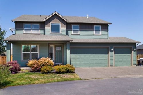 553 Apache Cir, Eagle Crest, OR 97756-8985