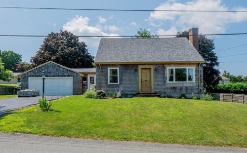25 Mathew Rd, Tiverton, RI 02878-1308
