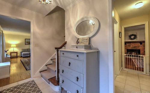 33 Redcoat Ln, Upper Stepney, CT 06468-1241