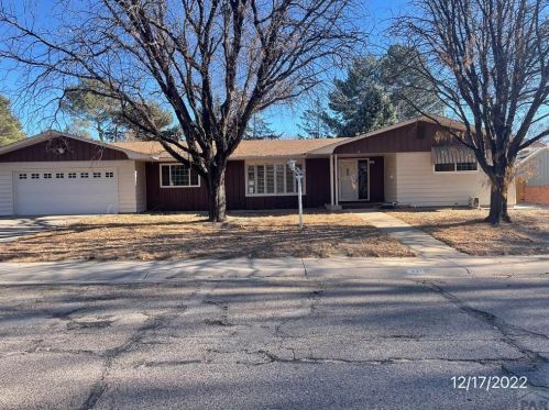 42 Robertson Rd, Pueblo, CO 81001-1770