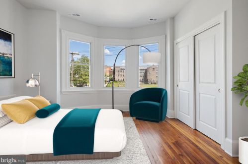 530 56th St, Philadelphia, PA 19143-1945