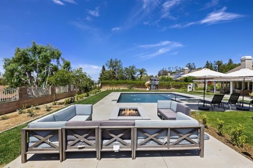 7539 Whitegate Ave, Riverside CA  92506-5455 exterior