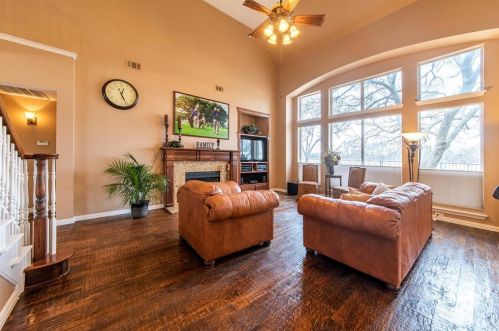 3609 Cimarron Dr, Carrollton TX 75007-6304 exterior