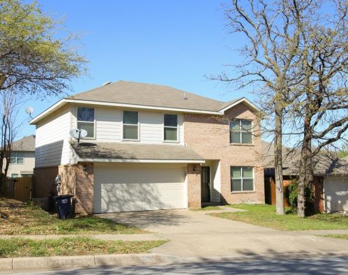 7561 Vanessa Dr, Fort Worth TX  76112-4428 exterior