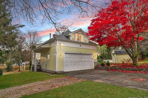 6 Merriman Ln, Waterbury, CT 06712-1421