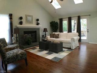 1336 Hunningdon Woods Blvd, Chesapeake, VA 23320-8289