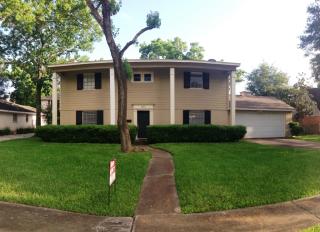 306 Pebblebrook Dr, Taylor Lake Village TX  77586-6011 exterior