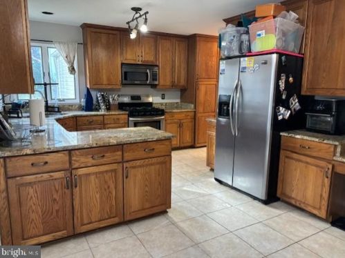 3909 Leaf Lawn Ln, Woodbridge VA  22192-4901 exterior