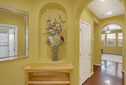 4912 Ocean Ln, Elk Grove, CA 95757-2544