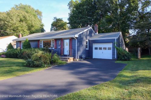 18 Crestview Dr, Middletown NJ  07748-3605 exterior