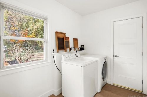 27 Oriole Dr, Norwalk CT  06851-5608 exterior