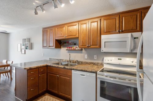 1715 Hickory Hl Dr, Saint Paul MN  55122-2412 exterior