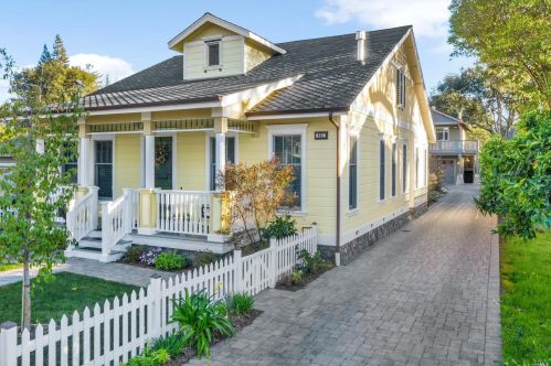 404 North St, Healdsburg, CA 95448-4212