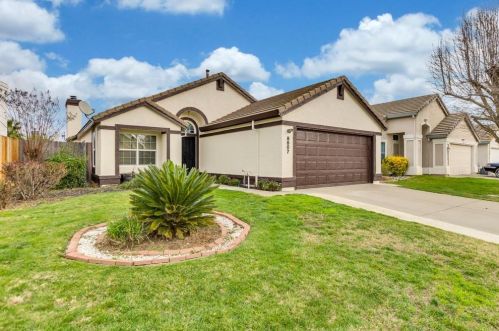 8807 Apricot Woods Way, Elk Grove, CA 95624-1223