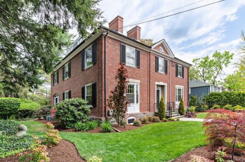60 Freeman Pkwy, Providence, RI 02906-3324