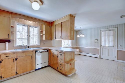 9 Olde Stage Rd, Glastonbury, CT 06033-3245