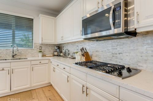 18458 Lakepointe Dr, Riverside CA  92503-0252 exterior