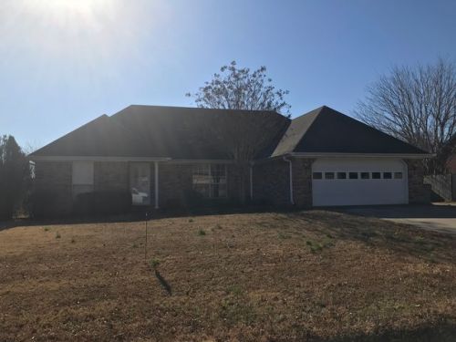 3004 Carriage Hill Dr, Paragould, AR 72450-8393