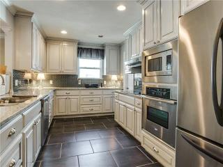 4225 Curzon Ave, Fort Worth TX  76107-5511 exterior