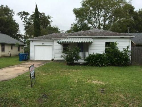 821 Grunwald Hts Blvd, Richmond TX  77471-5738 exterior