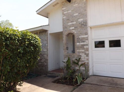 2002 Rose Hill Rd, Carrollton TX  75007-3118 exterior