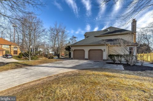 6125 Wooded Run Dr, Columbia MD 21044-3800 exterior