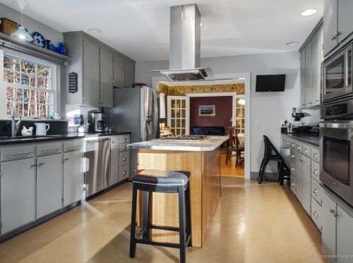 83 Fairview Ave, Augusta, ME 04330-5832