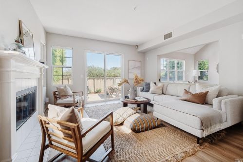 232 Waterside Cir, San Rafael, CA 94903-2795