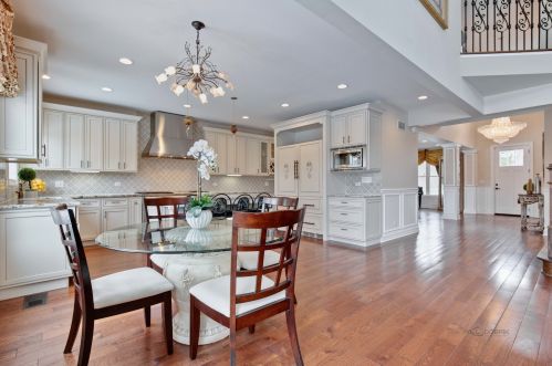 1557 Harding Rd, Northfield, IL 60093-3502