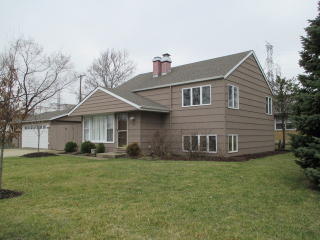 121 North End Ave, Elmhurst, IL 60126-1337