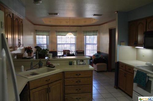 152 Gardenridge Dr, Seguin TX 78155-5277 exterior