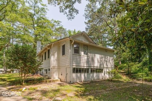 3314 Harris Dr, Atlanta GA  30337-1005 exterior