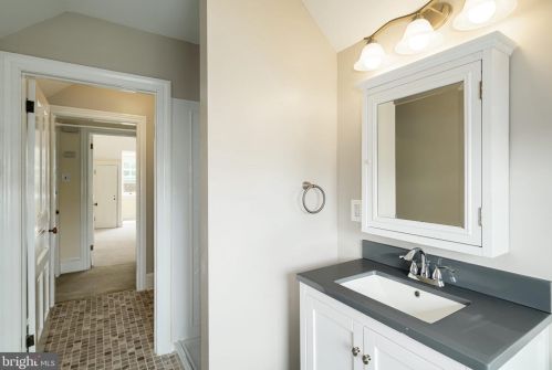 247 Kings Hwy, Tavistock NJ 08033-1982 exterior