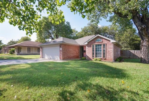 6837 Beaty St, Fort Worth TX  76112-6704 exterior