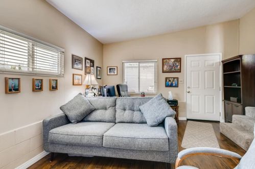 816 Amber Ct, Upland CA 91786-3709 exterior