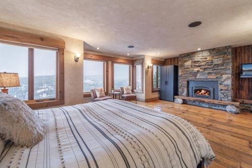 12332 Ski Slope Way, Truckee CA  96161-6603 exterior