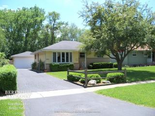 905 Noel Dr, Long Grove, IL 60060