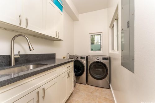 5454 Poola St, Honolulu HI  96821-1539 exterior