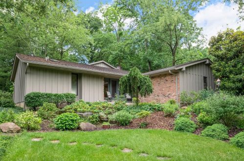 9873 Forestglen Dr, Cincinnati, OH 45242-5936