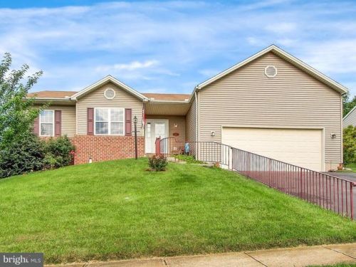 1557 Scotch Dr, York, PA 17404-6471