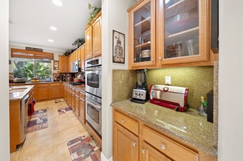 11364 Pondhurst Way, Riverside CA  92505-3471 exterior