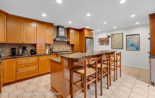 37 Hillside Ter, Tinton Falls NJ  07712-3420 exterior