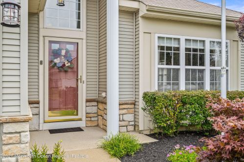 35 Verona Dr, Lakehurst, NJ 08759-8117