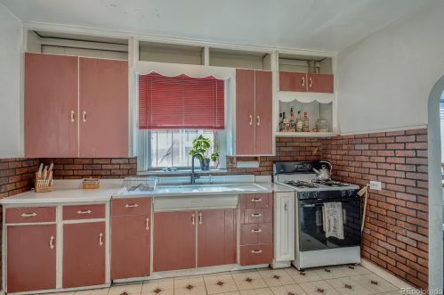 4438 Logan St, Denver CO 80209-1817 exterior