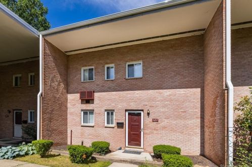 327 Brooksvale Rd, Cheshire, CT 06410-3336