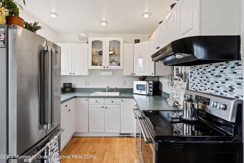 605 Front St, Tinton Falls NJ  07701-5515 exterior