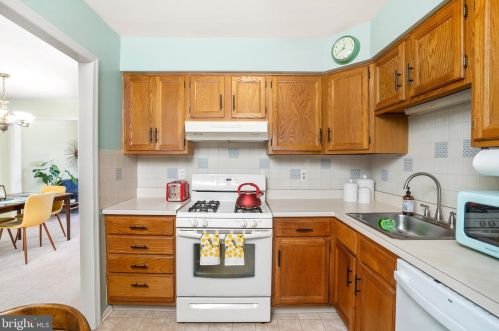 42 Topaz Ln, Trenton NJ exterior