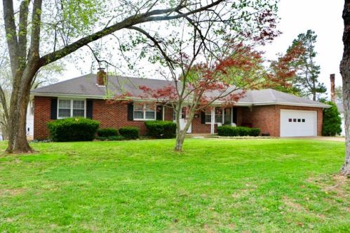 110 10th St, Willow Springs, MO 65793-1023